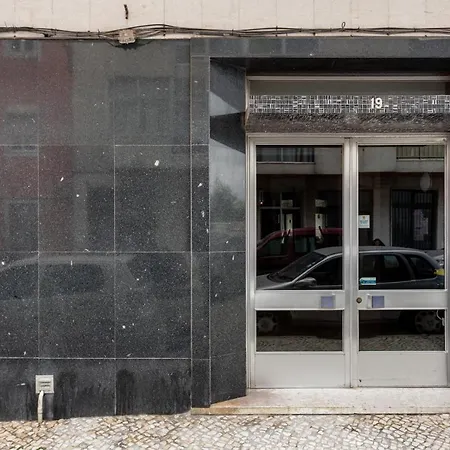 Joivy Vintage Flat With Terrace Lisbon